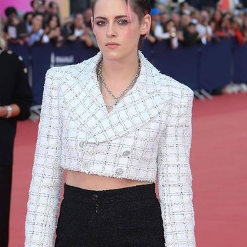 Kristen Stewart - Provocative and Androgynous Shoots in krristenstew_69940770_154205505667917_5235423262561792530_n.jpg - hidden celebrity photo